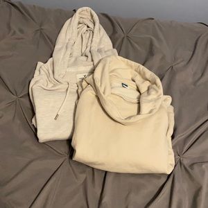 2 sweatshirts